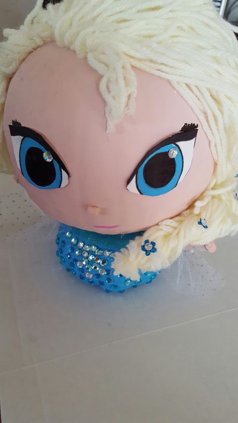 Elsa pumpkin Elsa Pumpkin Ideas, Disney Princess Pumpkin Painting, Frozen Pumpkin Decorating, Elsa Pumpkin Painting, Princess Pumpkin Decorating, Elsa Pumpkin Carving, Animal Pumpkins, Elsa Pumpkin, Elsa Diy