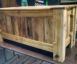 Pallet Wood Toy Box Toy Box Diy, Pallet Toy Boxes, Diy Toy Box Plans, Toy Box Plans, Wood Toy Box, Wooden Toy Boxes, Used Pallets, Pallet Boards, Recycled Pallets