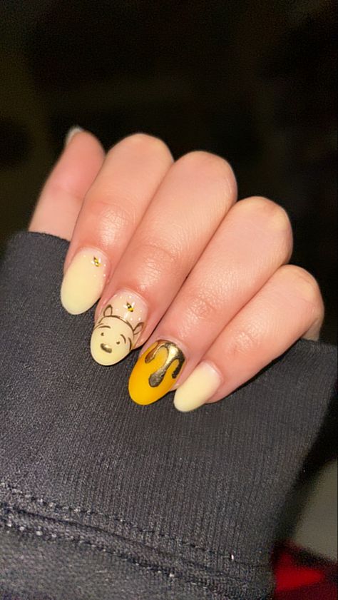 Disney Nail Ideas, Winnie The Pooh Nails, Olaf Nails, Pooh Nails, Disney Castles, Disney Acrylic Nails, Minnie Mouse Nails, Cruise Nails, Mickey Nails