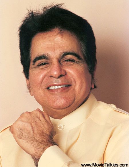 Kamini Kaushal, Dilip Kumar, Old Film Stars, Poetry For Kids, Retro Bollywood, Portrait Photography Men, Bollywood Updates, Film History, Latest News Headlines