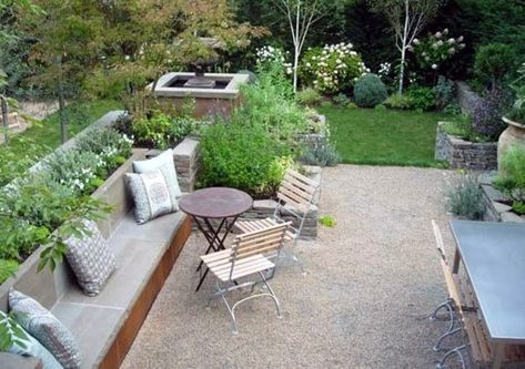 Top 40 Best Gravel Patio Ideas - Backyard Designs Backyard Grass Landscaping, Gravel Patio Ideas, Stone Backyard, Pea Gravel Patio, Garden Seating Area, No Grass Backyard, Patio Flowers, Gravel Patio, Backyard Seating