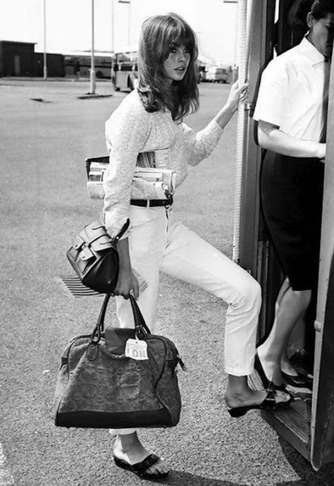 97d0145823aeb8ed80617be62e08bdccdesc50834771ri 70s Style Icons, Jean Shrimpton, Francoise Hardy, Chic Jeans, Style Français, Travel Outfit Summer, Retro Mode, Jane Birkin, فستان سهرة