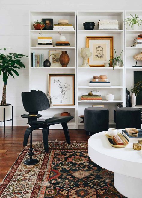 Mid Century Interior, Eclectic Interior Design, Mid Century Modern Interiors, Amber Interiors, Style Deco, Eclectic Design, Eclectic Interior, Traditional Interior, Living Room Inspo