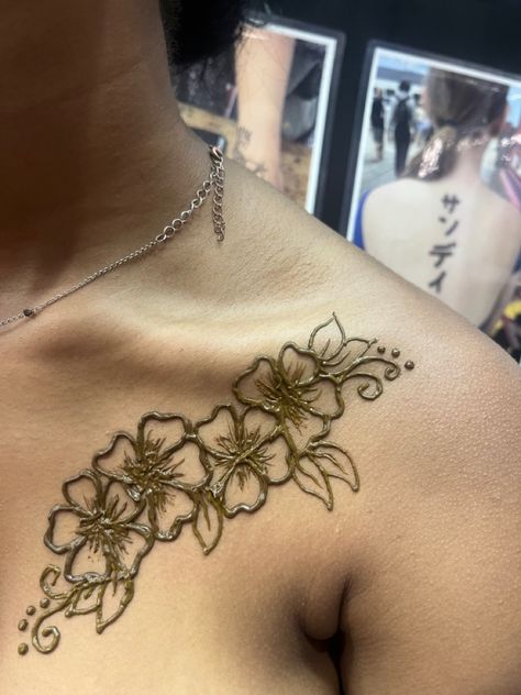 Hibiscus Henna, Henna Neck, Small Henna Tattoos, Small Henna Designs, Cute Henna Designs, Cute Henna Tattoos, Henna Style Tattoos, Flower Hibiscus, Henna Drawings