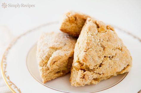 Super gingery buttermilk scones, made with both candied and fresh ginger, with a hint of lemon. Ginger Scones Recipe, Ginger Scones, Breakfast Scones, Scones Recipe, Candied Ginger, Simply Recipes, Scone Recipe, Fresh Ginger, Buttermilk