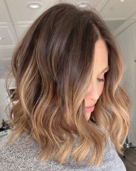 Balayage For Ashy Brown Hair, Balayage Brunette Short, How To Balayage, Short Light Brown Hair, Short Balayage, Short Hair Brown, Balayage Short Hair, Sombre Hair, Balayage Short