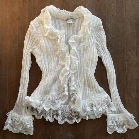 White Y2k Outfit, Lacey Outfits, Bead Clothing, Cottage Core Cottage, Aesthetic Medieval, Depop Clothes, Terrence Loves You, Lace Clothes, Medieval Aesthetic