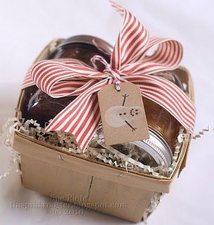 Jam Display, Jam Gift Basket, Warm Cozy Home, Bread Gift, Jelly Gift, Jam Packaging, Jam Gift, Gift Homemade, Homemade Gift Baskets