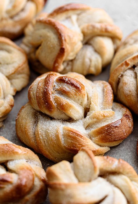 Traditional Swedish sticky cinnamon bun braid, aka Kanelfläta, is a delicious sweet bread best enjoyed with a cup of coffee. #yogaofcooking #foodphotographer #recipe #dessert #fallbaking #coffeecake #cinnamon #bunbraid Cinnamon Butter Braid Recipe, Cinnamon Swirl Banana Bread, Bun Braid, Sticky Buns Recipes, Savory Breakfast Recipes, Streusel Coffee Cake, Daisy Cakes, Braided Bread, Baking Book