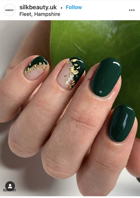 Emerald And Gold Nails Short, Green And Gold Foil Nails, Green And Gold Nail Designs Short, Dark Green Nails Designs Short, Green White And Gold Nails, Green And Gold French Tip Nails, Green Nails With Gold Flakes, Green And Gold Nails Short, Forest Green And Gold Nails