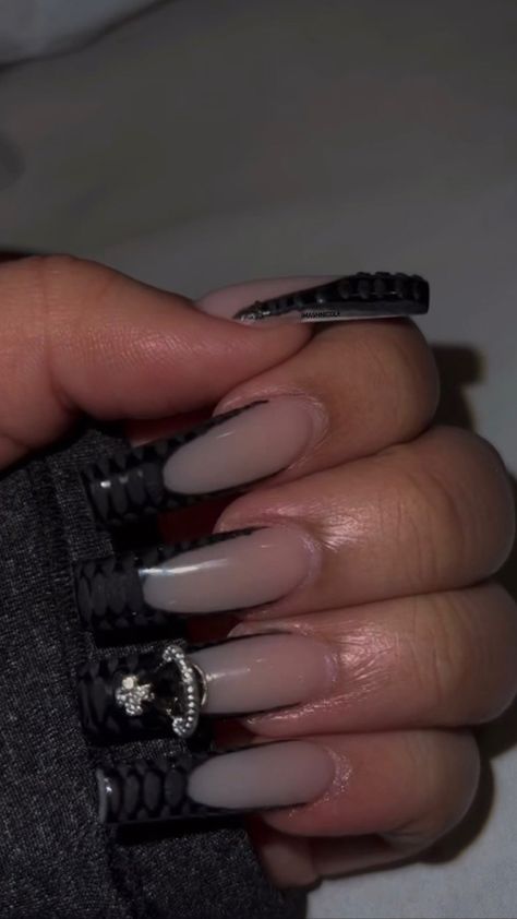 Black French Tip Vivienne Westwood Nails, Black French Crocodile Nails, Black French Tip Nails Crocodile, Black Reptile Nails, Grey Croc Nails, Black Croc Print French Tip Nails, Black Acrylic Nails Black Women, Black French Tip Birthday Nails, Crodile Print Nails