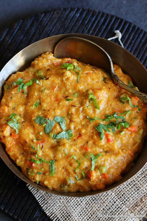 Are you looking for a simple, quick recipe with millet and legumes? Then try this Bhaidku – A traditional and ancient meal recipe from Gujarat. It is easy to digest, rich in plant protein and fiber, and is a family’s favorite meal recipe. #gujarairecipe #milletrecipe Savory Millet Recipes, Protein Indian Food, Gujarati Breakfast Recipes, Pearl Millet Recipes, Millet Recipes Indian, Millets Recipes Indian, Mirliton Recipes, Millet Dishes, Dinner Recipes Vegetarian Indian