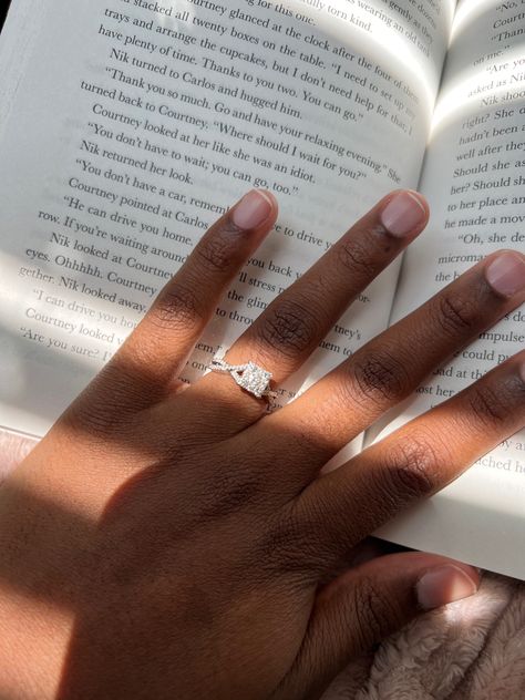 Black Couple Wedding Rings Hands, Wedding Rings For Black Women, Wedding Ring Brown Skin, Black Woman Wedding Ring Aesthetic, Engagement Rings African American, Engagement Rings On Dark Skin, Gold Engagement Ring Black Woman, Ring On Black Skin, Wedding Ring Black Women Hand