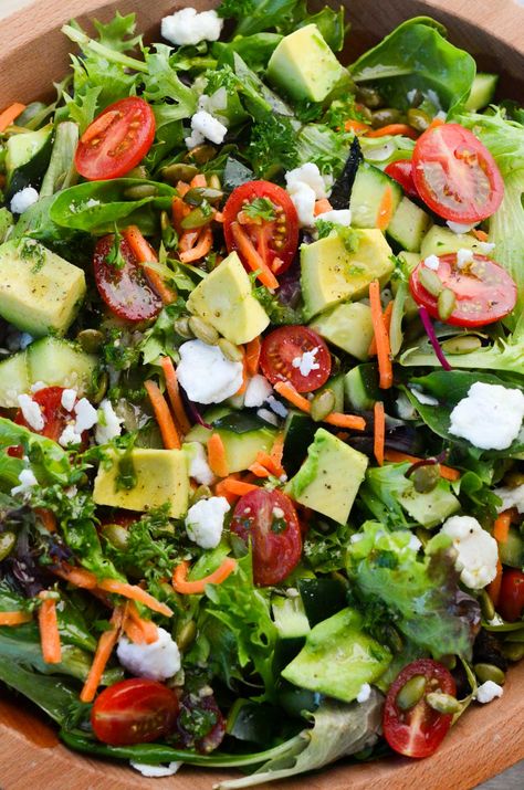 Bright Spring Mix Salad Mixed Salad Ideas, Mixed Lettuce Salad Recipes, Summer Picnic Salads, Spring Mix Salad Recipes, Picnic Salad Recipes, Picnic Salads, Lunch For The Week, Soup And Salad Combo, Green Bean Salad Recipes