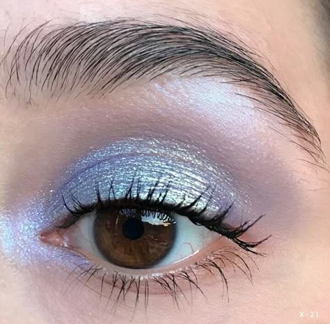 Blue Eyeshadow Subtle, Subtle Blue Eye Makeup, Make Azul, Eyes Chico They Never Lie, The Eyes Chico, Awesome Makeup, Hairstyles Inspiration, Ethereal Makeup, Dramatic Makeup