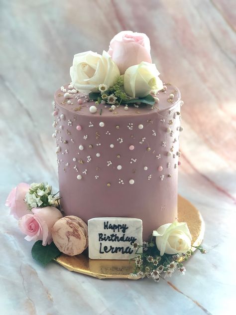 Pink and white roses in mauve buttercream with pearl sprinkles all over Mauve Buttercream, Pink And White Roses, Buttercream Wedding Cake, Celebration Cake, Elegant Cakes, Mauve Pink, Celebration Cakes, Cake Designs, White Roses