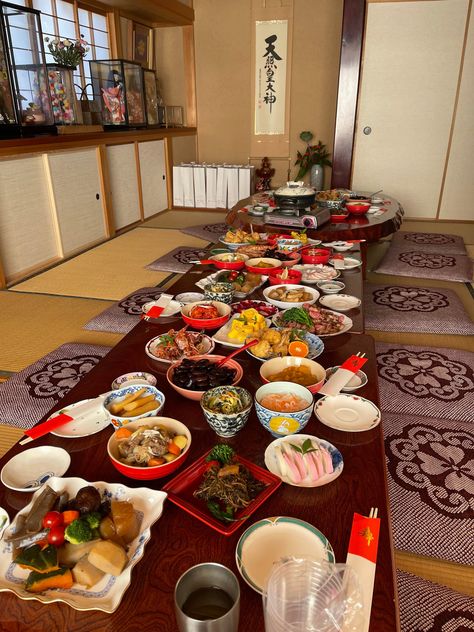 New Year’s Spread - Alo Japan New Years In Japan, Chinese Christmas Food, Japanese Christmas Food, Asian Christmas Food, Chinese New Year Food Photography, Asian Houses, Japanese Feast, Japan New Year, Japanese New Year Food