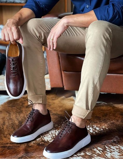 Brown Leather Sneakers Outfit Men, Brown Sneakers Outfit, Leather Sneakers Outfit, Mens Smart Casual Shoes, Mens Dress Shoes Guide, Shoe Hacks, Dress And Sneakers Outfit, Sneakers Outfit Men, Brown Leather Sneakers