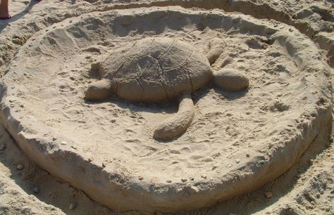 Free Beach Fun: How to Build Sand Castles & Sculptures With Kids Easy Sand Castle Ideas At The Beach, Easy Sand Sculptures Ideas, Sand Sculptures Easy The Beach, Sand Castle Ideas Easy, Sand Building Ideas Beach, Sand Builds, Sand Sculptures Easy, Sand Castle Ideas, Sandcastle Ideas