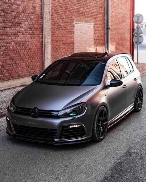 GOLF MK6 R 💪 . Follow: @vw.city 🚗: @blk_6r . #golf6r #golfr #golf6 #golfmk6 #vwgolf #volkswagen #vwcity #golf7 #golfgti #vwr #vwgti #vwlove #vwlife Golf Mk6 R, Golf Gti Sport, Vw Golf Wallpaper, Vw Polo Modified, Polo Tsi, Vw Golf R Mk7, Golf A3, Gti Car, Vw Polo Gti