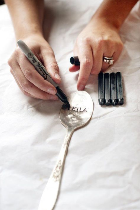 5 Adorable DIY with Reclaimed Spoons — Eatwell101 Silversmith Workshop, Step Ideas, Metal Alphabet, Silverware Crafts, Silverware Jewelry, Garden Markers, Number Stamps, Crafty Craft, Crafty Diy