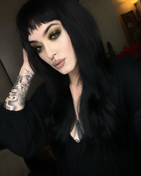 Goth Blush Makeup, Goth Work Makeup, Everyday Witchy Makeup, Bettie Bangs, Dark Hair Makeup, Witchy Makeup, Soul Aesthetic, Dark Makeup Looks, Goth Club