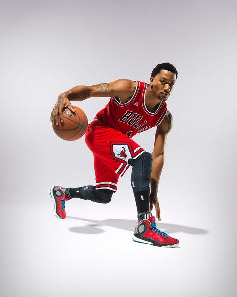 Derrick Rose’s photo shoot for the adidas D Rose 5 Boost. #TBT."It's an honor for them to remove the 3-Stripes and put my logo on the back of the shoe. I still get tripped out when I see people just walking around with my stuff on." Basketball Pictures Poses, Photo Mannequin, Stephen Curry Shoes, D Rose, Nike Air Max 2016, Basketball Players Nba, Basketball Photos, Lebron Shoes, Air Max Day