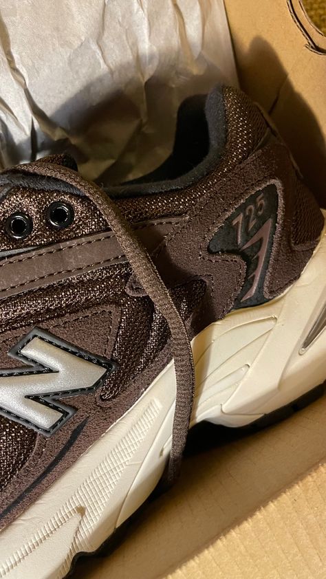 new balance 725 dark coffee ☕️ New Balance Aesthetic, New Balance 725, Dark Coffee, New Balance, Cafe, Coffee, Clothes, Color