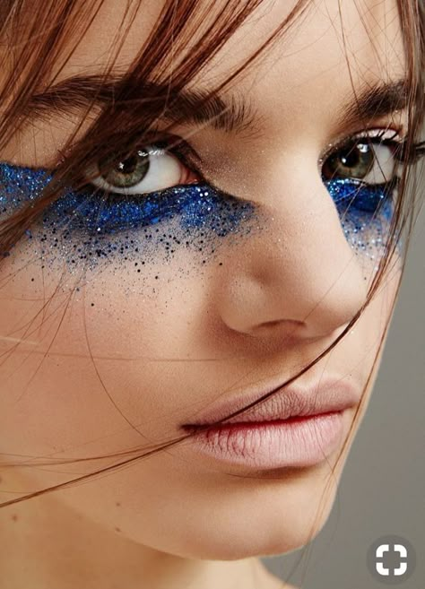 Guard Makeup, Editorial Make-up, Glittery Eye Makeup, Fantasy Make-up, Lauren Mayberry, Drag Make-up, Aesthetic Hairstyles, Glittery Eyes, Glitter Face