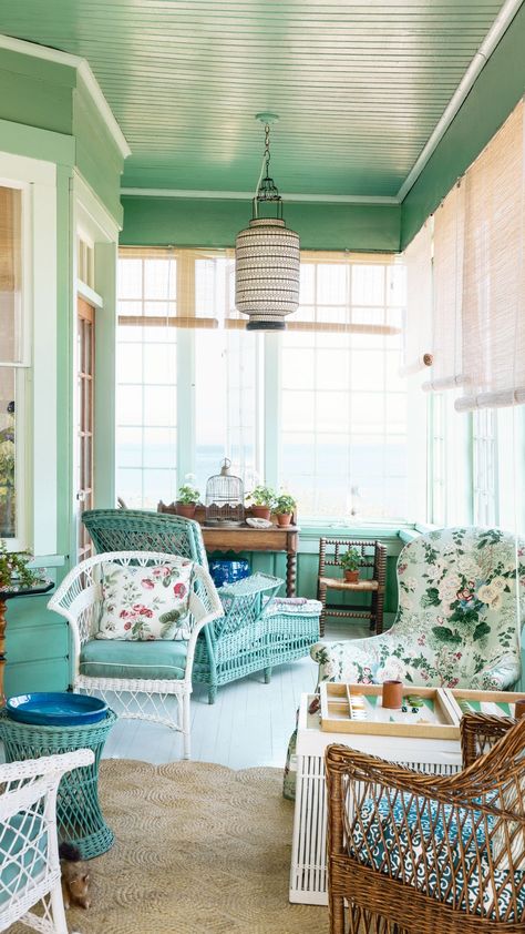 Steven Gambrel house on Long Island | House & Garden Pastel Paint Colors, Southern Porches, Sunroom Decorating, Farmhouse Side Table, Victorian Wallpaper, American Interior, American Houses, Cute Dorm Rooms, Casa Container