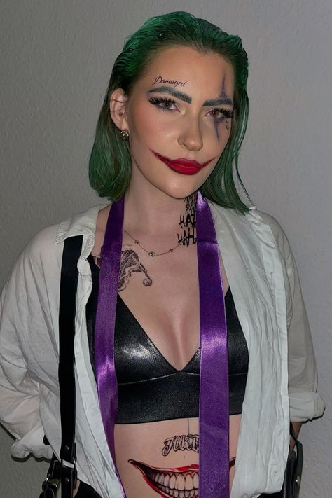 Joker Tattoo Costume, Couples Duo Halloween Costumes, Joker Tattoos Costume, Simple Joker Makeup Female, Joker Costume Ideas Female, Hot Joker Costume Female, Women Joker Halloween Costumes, Joker Outfit Women, Cute Joker Costume Women