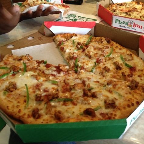 #pizza #foodlover #aesthetic Pizza Inn, Food Therapy, Junk Food, Food Lover, Pizza, Quick Saves, Pizzas