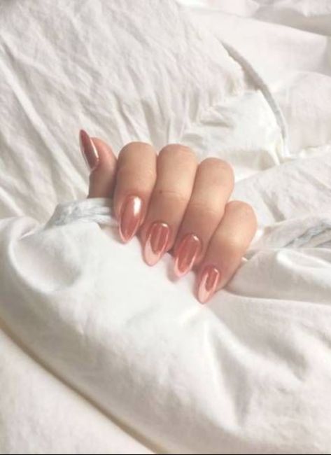 White Almond Nails, Gold Chrome Nails, Spring Nail Colors, Almond Shape Nails, Rose Gold Nails, Super Nails, Nail Shapes, Chrome Nails, Gold Nails