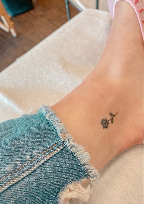 Rose And Paw Print Tattoo, Rose Ankle Tattoo, Rose Tattoo On Ankle, Rose Tattoos For Women, Two Roses, Paw Tattoo, Nail Tattoo, Mini Roses, Small Rose