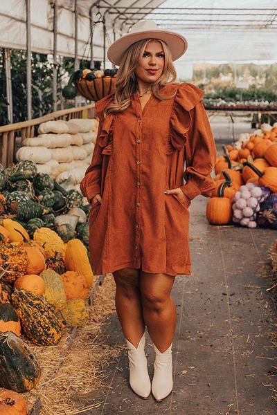 Boston Chill Corduroy Dress in Rust Curves Curvy Cowgirl Outfits, Casual Dress With Boots, Plus Size Western Wear, Plus Size Cowgirl, Autumn Fashion Curvy, Fall Photo Outfits, Plus Size Fall Outfit, Cute Country Outfits, Nashville Outfits