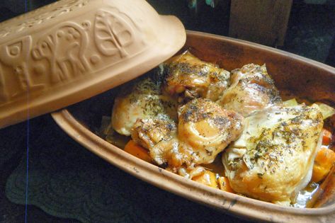 Clay Pot Chicken, Clay Pot Cooking Recipes, Brick Recipe, Roaster Recipes, Clay Cooking Pot, Chicken Breast Crockpot Recipes, Crockpot Chicken Breast, Cooking Chicken, Chicken Pieces