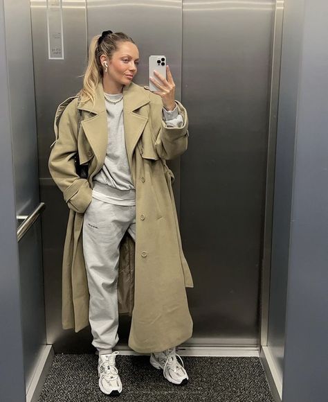 Trench Outfit, Trench Coat Outfit, Stylish Winter Outfits, Joggers Outfit, Dress Well, Capsule Outfits, Classy Casual Outfits, Casual Chic Outfit, Coat Outfits