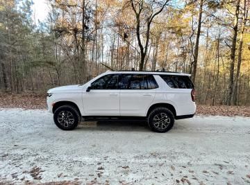 Black Chevy Tahoe, 2021 Chevy Tahoe, Lifted Tahoe, White Tahoe, Mom Cars, Chevy Tahoe Z71, Rough Country Suspension, Mom Car, Jeep Dodge