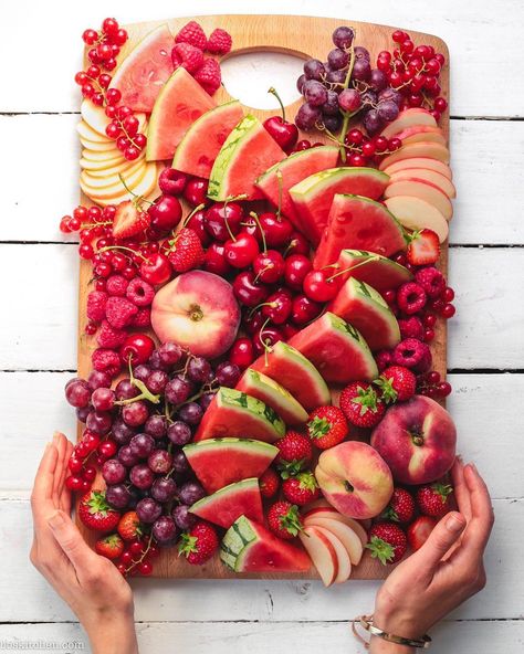 Nature’s candy ❤️can’t stop won’t stop with all these summer fruits! 😝🍓🍇🍒Watermelon game still going strong ���🍉🍉🍉 Gonna make a watermelon… Color Charcuterie Board Party, Color Charcuterie Board, Charcuterie Board Party, Fruit Medley, Food Platter, Board Party, Dessert Platter, Party Food Platters, Red Food