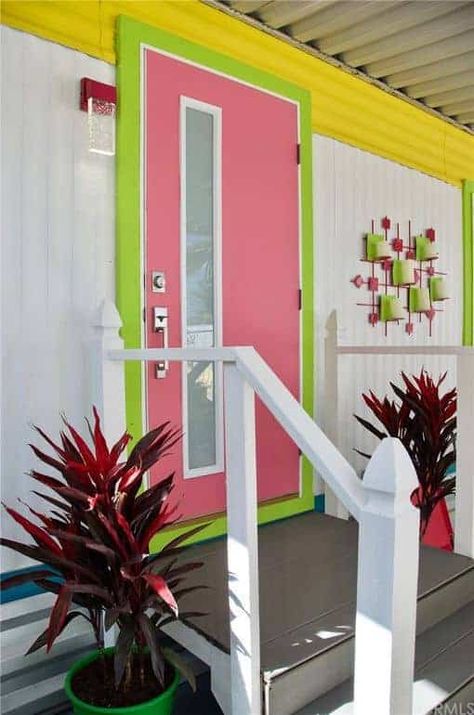 Wallpaper Mobile Home, Bright Exterior Paint Colors For House, Pink Mobile Home, Mobile Home Painting Exterior, Beach Mobile Home, Retro Mobile Home, 1950 Home Decor, Vintage Mobile Home, Mcm Exterior