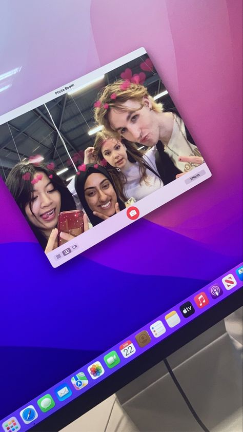 #friends #friendship #uni #apple #imac #selfie #friendshipgroup #uk #leeds #photobooth Photobooth Photos, Apple Imac, Green Screen, Leeds, Photo Booth, Screen, Apartment, Green, Quick Saves