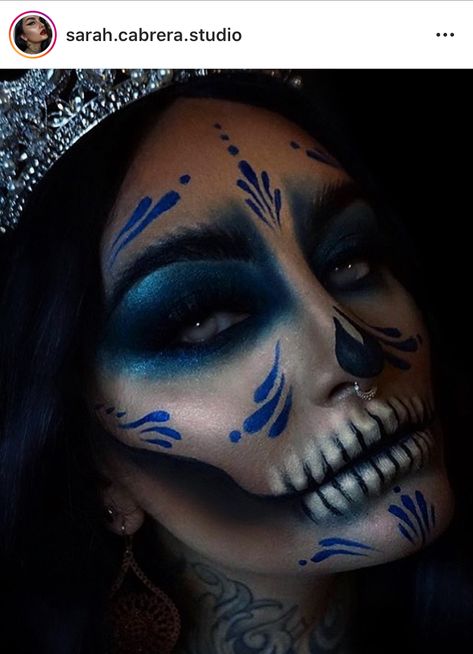 Blue Dia De Los Muertos Makeup Ideas, Blue Sugar Skull Makeup, Blue Skull Makeup, Blue Catrina Makeup, Catrina Costume Make Up, Sugarskulls Makeup, Dia De Los Muertos Makeup For Women, Dia De Los Muertos Makeup Ideas, Glam Skull Makeup