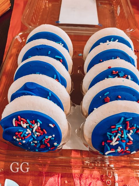 Soft Frosted Sugar Cookies, Frosted Cookies, Best Cookies Ever, Sugar Cookie Frosting, Junk Food Snacks, Blue Food, July Party, Food Snapchat, Favorite Cookies