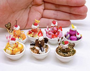 Miniature Desserts, Miniature Ice Cream, Crea Fimo, Mini Ice Cream, Miniture Food, 귀여운 음식 그림, Miniature Items, Tiny Stuff, Miniature Bakery