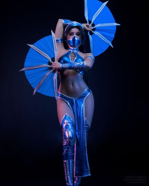 Dark Feminine Costume, Kitana Mortal Kombat Cosplay, Kitana Costume, Mortal Kombat Costumes, Kitana Cosplay, Japanese Warriors, Mortal Kombat Cosplay, Kitana Mortal Kombat, Mortal Kombat 9