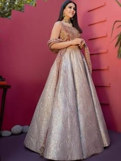 Tiara Cake, Lasagna Roll, Indian Outfits Lehenga, Wedding Lehenga Designs, Lehnga Dress, Bridal Lehenga Collection, Indian Party, Indian Bridal Dress, Indian Gowns Dresses