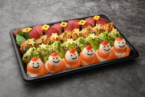 Sushi Christmas Tree, Christmas Sushi, Sushi Christmas, Ikura Sushi, Christmas Platters, Advent Ideas, Salmon Roll, Japanese Christmas, Types Of Sushi