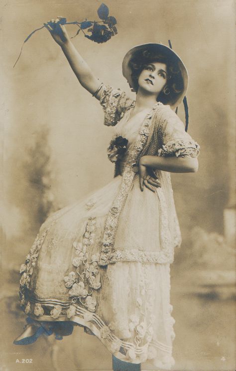 The Merry Widow (A 202 – 4) Lily Elsie, Merry Widow, Frou Frou, Film History, Edwardian Era, Edwardian Fashion, Magazine Photography, Belle Epoque, Vintage Beauty