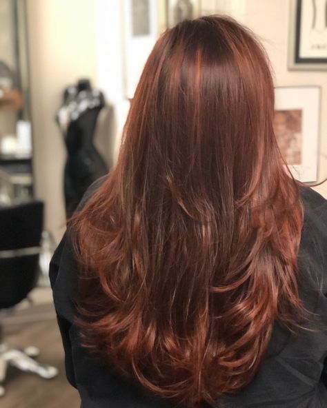 Capelli rossi 👩‍🦰 le tendenze colore dell’inverno 2021 per chiome fiammanti Dark Ginger Hair, Goddess Hairstyles, Red Head, Dye My Hair, Ginger Hair, Hair Color Trends, Hair Waves, Pretty Hairstyles, Look Cool