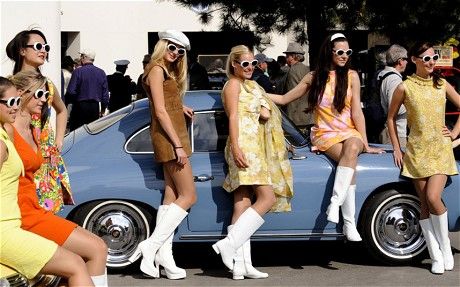 Goodwood Revival Fashion Woman, Goodwood Revival Fashion, Summer Tumblr, 60s 70s Fashion, Goodwood Revival, Porsche Classic, Period Dress, Vw Vintage, Vintage Pop